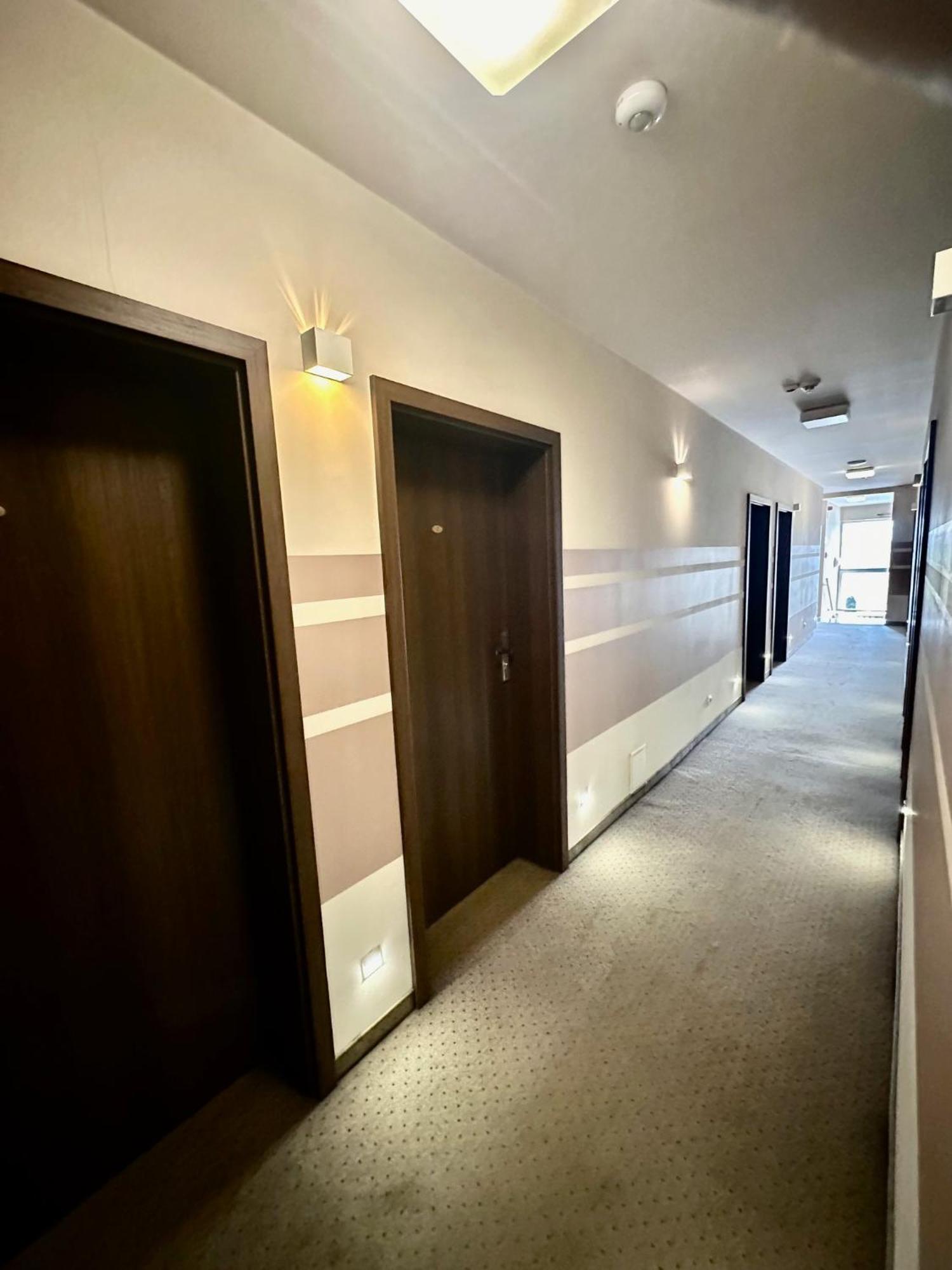 Hotel Pod Debami Ostrow Wielkopolski Exterior photo